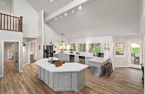 Paso Robles House | Oaks and Roses Ranch - Pool/Spa! Bocce, Volleyball and Firepit!