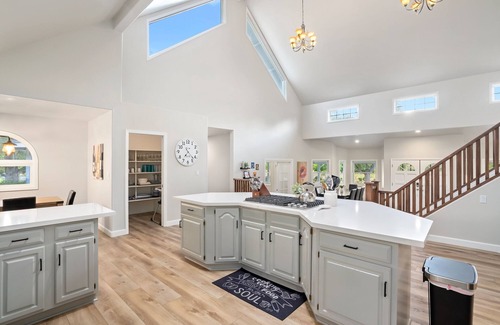 Paso Robles House | Oaks and Roses Ranch - Pool/Spa! Bocce, Volleyball and Firepit!