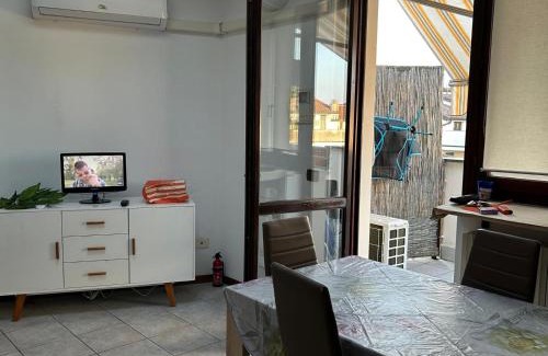 Brebbia Apartment | Oasi Sole Laghi with Pool