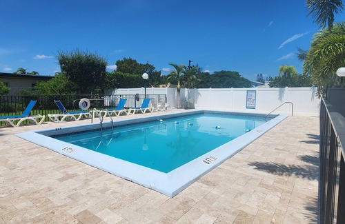 Royal Poinciana House | Oasis at Hollywood - Sleeps 2- Unit 3