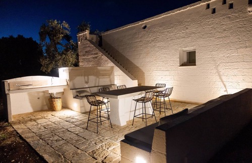 Ostuni House | Oasis in the White in centuries-old olive grove
