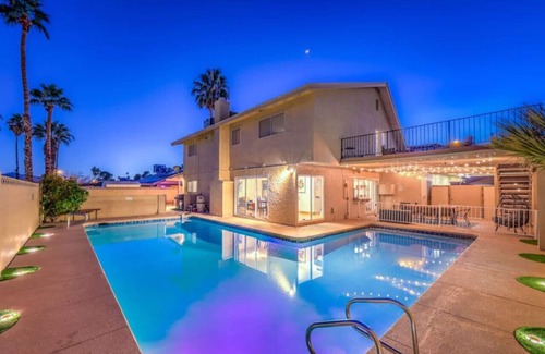 Paradise House | Oasis Near STRIP, Pool, Jacuzzi, Deck, Poker Room