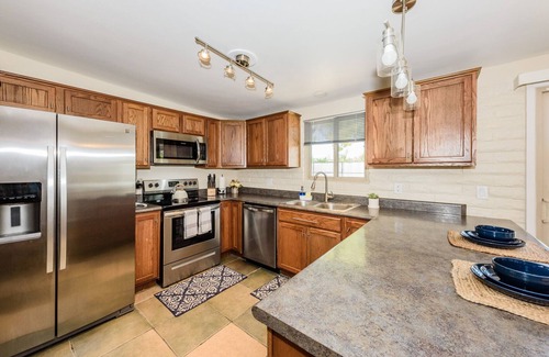 Harrison East South House | Oasis on Palm- 4 bed/2bth home, private and quiet, pool/spa