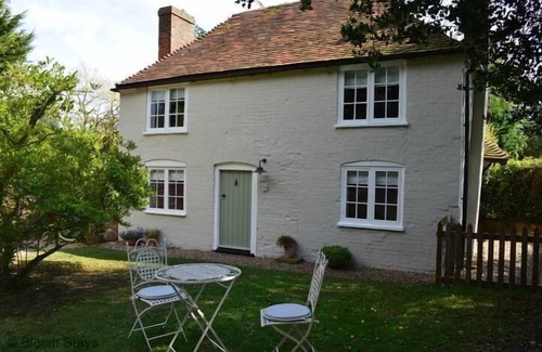 Faversham Cottage | Oast Barn Cottage by Bloom Stays - 2 guests in 1 bedroom