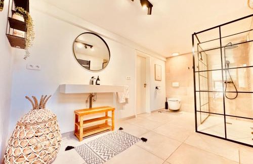 Tilff Apartment | Oboho - Le gîte bohème (Pieds dans l’eau - Lit King Size - Jardin)