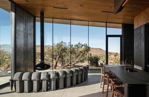 Yucca Valley House | Obsidian - Industrial-Modern Villa