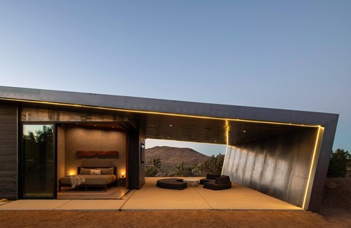 Yucca Valley House | Obsidian - Industrial-Modern Villa