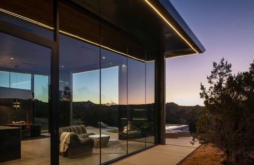 Yucca Valley House | Obsidian - Industrial-Modern Villa