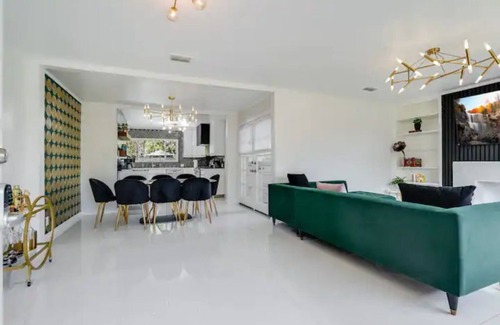 North Tustin Apartment | OC Oasis, Disney, Heated pool, Sleeps12, EV Chargen