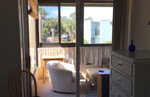Ormond Beach Condo | Ocean 3 mins walk, river view, 3 pools, plenty of quiet