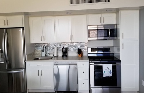 Makaha Apartment | Ocean And Mountain View! Resortstyle Living 1min To Beach