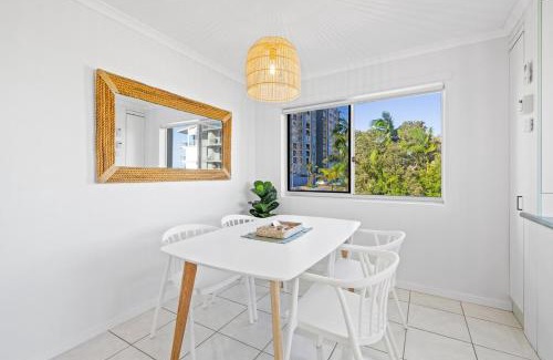Caloundra Apartment | Ocean and Passage View, Steps to Beach and Cafés