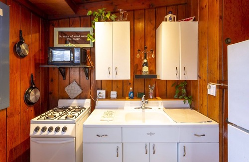 Ocean Beach Apartment | Ocean Beach #4 Esalen, Cozy Cottage/studio, only 3 blocks to the beach π