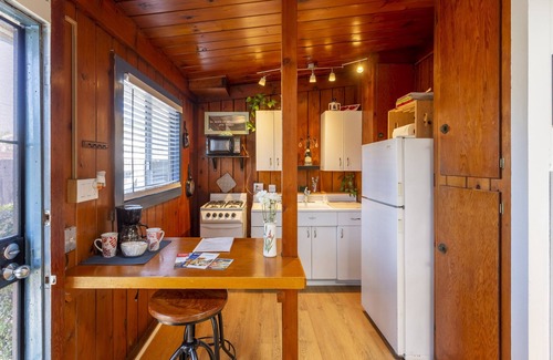 Ocean Beach Apartment | Ocean Beach #4 Esalen, Cozy Cottage/studio, only 3 blocks to the beach π