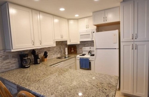 North Ocean City Condo | Ocean Block Condo, porch, 1st floor, steps to beach, updated, full kitchen, lg dining table, wifi!
