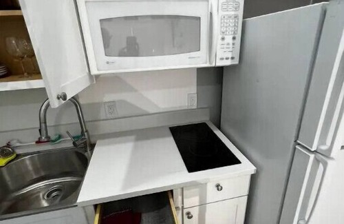 Lake Ridge Apartment | Ocean Breeze * 5 min to Beach *