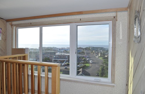 Newport House | Ocean, Bridge and Bay VIEWS! 7 day minimum rentals