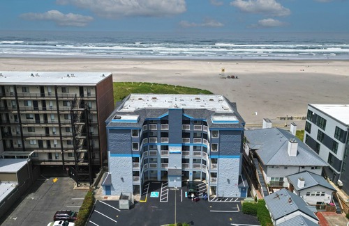 Seaside Condo | OCEAN FRONT: A WAVE FROM IT ALL: Seaside Vacation Homes, Inc Managed
