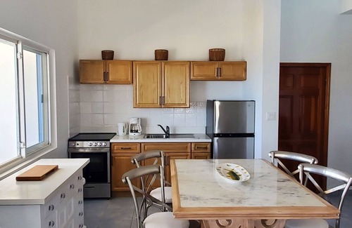 The Valley Condo | Ocean Front Condo - 3 minutes walk to the beach