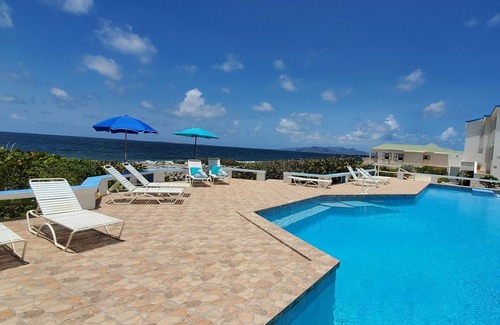 The Valley Condo | Ocean Front Condo - 3 minutes walk to the beach