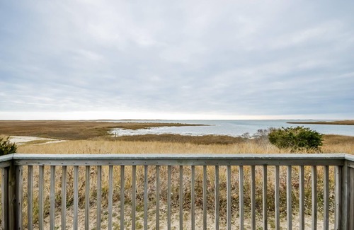 Chatham Condo | Ocean-Front Condo Sleeps 6 (Light-filled end unit facing Ocean on Starfish Ln)!