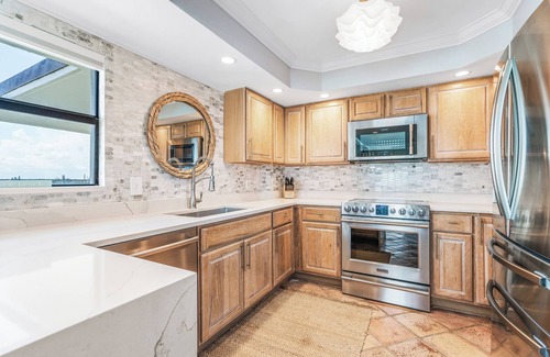 Central Beach Condo | OCEAN FRONT CONDO-TOP FLOOR - OCEAN VIEWS ALL AROUND!