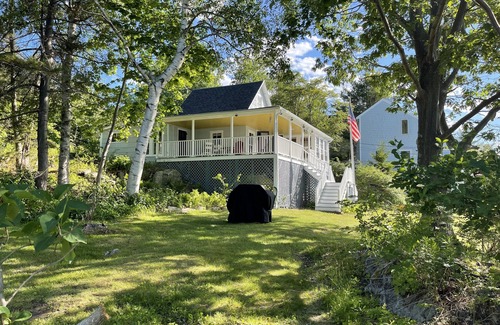 Peaks Island Cottage | Ocean front cottage with private beach.