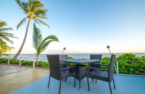 Kaunakakai House | Ocean Front King: Panoramic Sea Views Meet Polynesian Elegance in Molokai