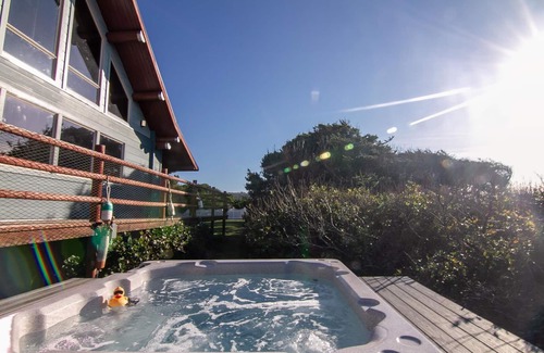 Yachats House | Ocean Front Log Home on a Sandy Beach, Private! Dog Friendly!