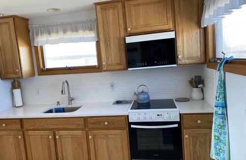 North Truro Cottage | Ocean Front, Private Beach, Freestanding Cottage, Awesome Views Of Cape Cod Bay