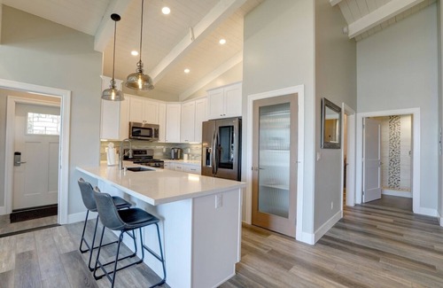 Morro Bay Condo | Ocean front, rock views: Salty Sister at Morro Rock