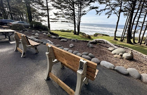 Yachats Apartment | Ocean Front Studio, Heron at Oregon House, Stairs to the Beach!