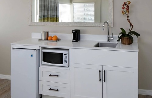 Islamorada Resort | Ocean Front Studio w/Kitchenette, Pool, Free Parking & Pet Friendly