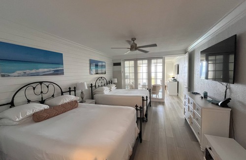 East Fort Lauderdale Resort | OCEAN FRONT Suite At A Beautiful Resort Right On The Sand!