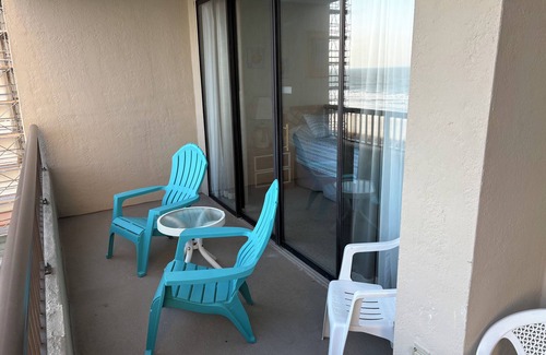Windy Hill Condo | Ocean Front Condo, Sleeps 6, Walking Distance - Barefoot Landing & Duplin Winery