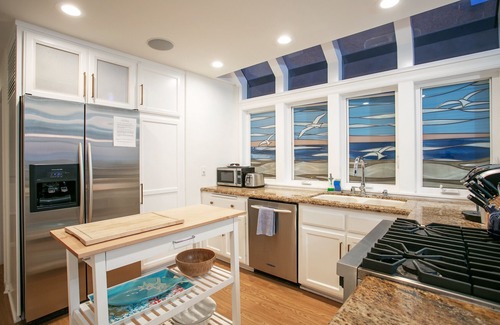 Balboa Peninsula House | Ocean Front with Roof Top Deck, Bikes, Paddle Boards . . . EV Charging outlet