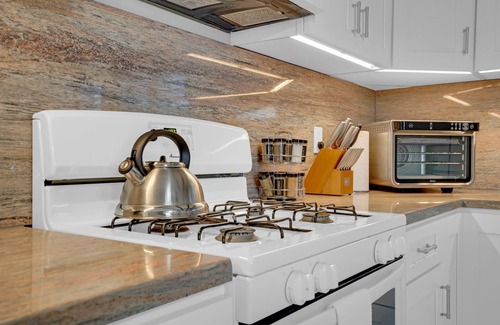 Oxnard House | Ocean just Steps Away! Family and Dog-Friendly with Firepit, Boogie Board!