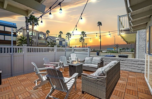 Oxnard House | Ocean just Steps Away! Family and Dog-Friendly with Firepit, Boogie Board!