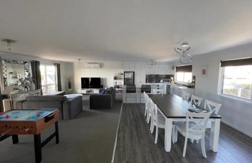 Surf Beach House | Ocean Pearl by Ready Set Stay - BYO LINEN & TOWELS