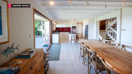 Bermagui House | Ocean Pearl Luxury beachfront Bermagui Linen provided