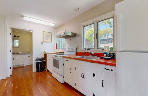 Ocean Point Cottage | Ocean Point Colony Home w/Sunroom & Sweeping Ocean Views, Dog-friendly