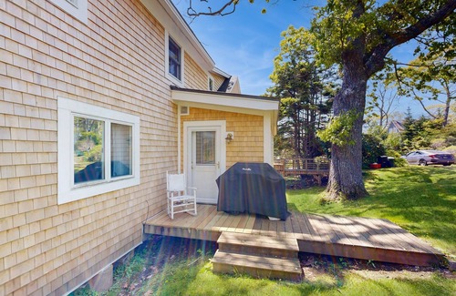 Ocean Point Cottage | Ocean Point Colony Home w/Sunroom & Sweeping Ocean Views, Dog-friendly