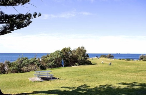 Bulli House | Ocean-Pool & Bulli Beach Family Retreat - 4BR, Walk to Cafes & Coastal Walk