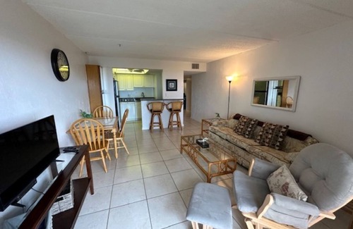 Ormond Shores Estates Condo | OCEAN & POOL VIEW 2/2 CONDO IN ORMOND BEACH FL COMFORTABLE W/CABLE & WIFI, WOW !