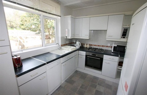 Praa Sands Cottage | Ocean retreat, 300 yards from Praa Sands beach