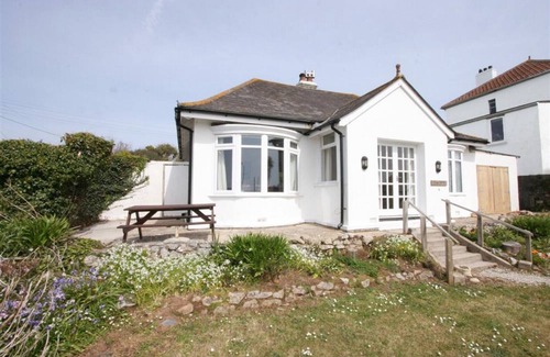 Praa Sands Cottage | Ocean retreat, 300 yards from Praa Sands beach