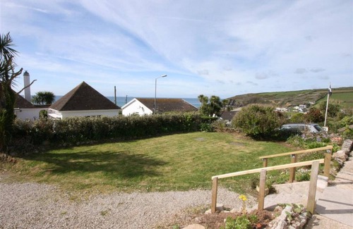 Praa Sands Cottage | Ocean retreat, 300 yards from Praa Sands beach