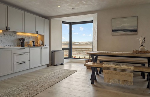Swansea Apartment | Ocean Retreat, Ocean View Apartment