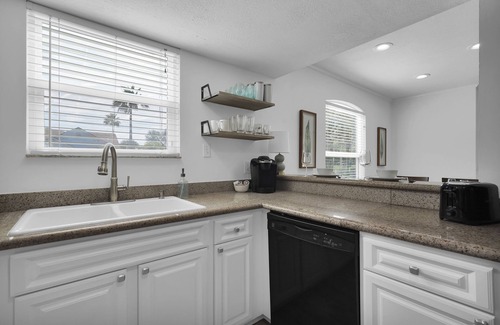 Jacksonville Beach House | Ocean's Calling | Short Walk to Beach