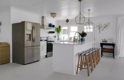Edisto Island Cottage | Ocean's Eleven Edisto - Cozy Cottage 1 block from the beach!